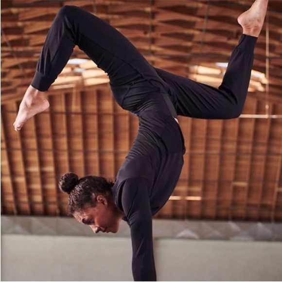 Athleta Salutation Cargo Jogger Black small - Picture 5 of 16